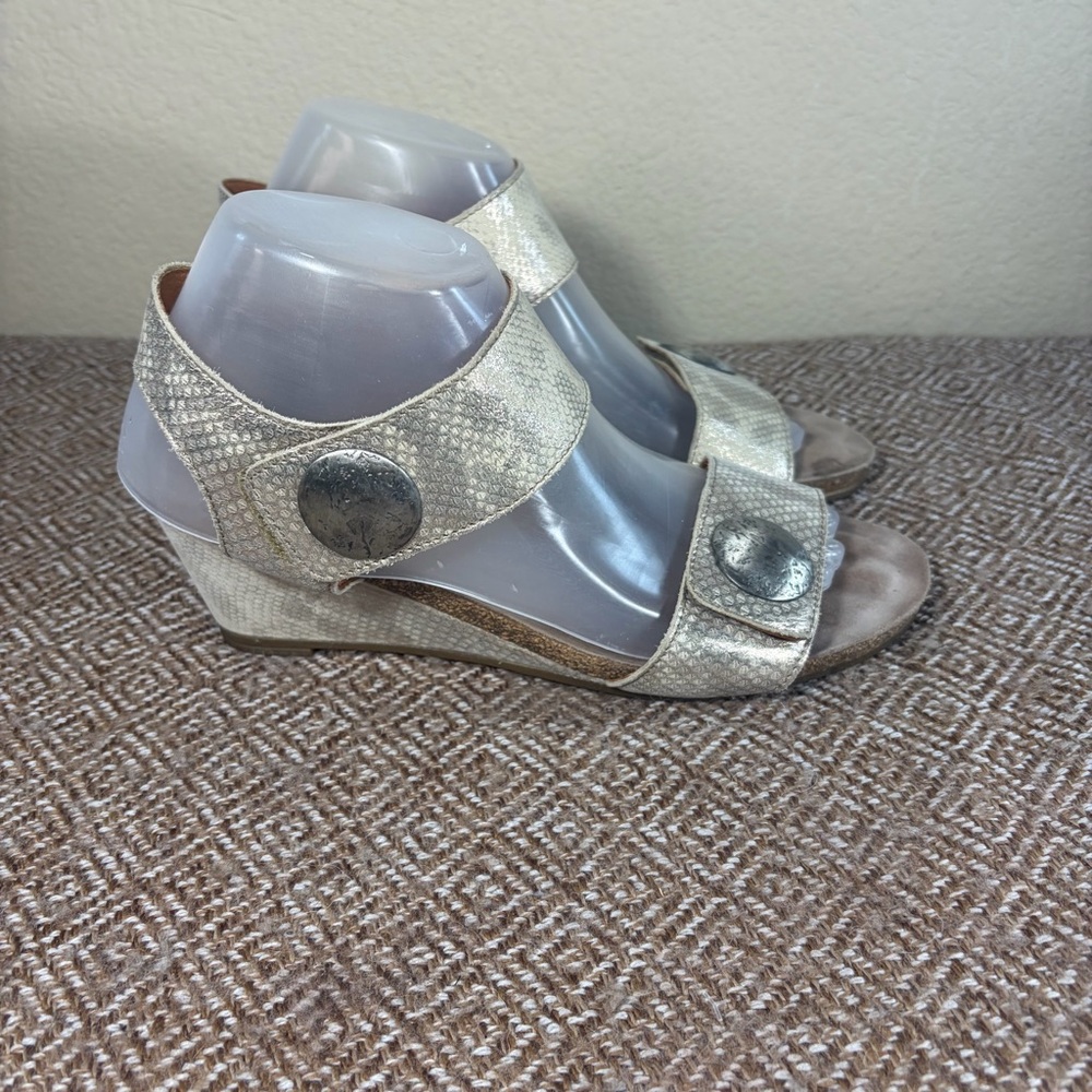 Taos Carousel 2 Wedge Sandals Sz 39 8 8.5 Metallic Snake print Leather Boho